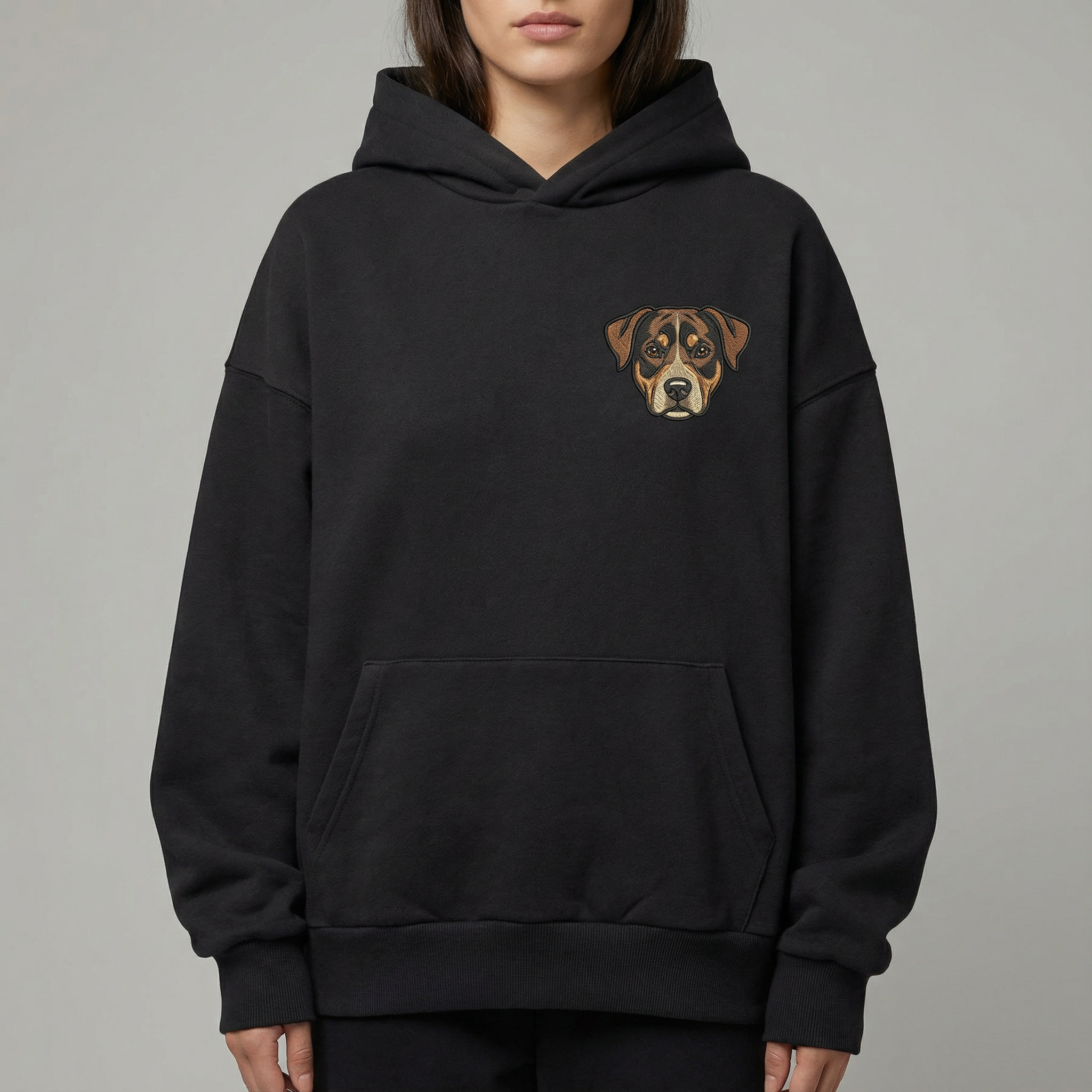 Bluza Oversize Unisex z kapturem z małym haftem pupila