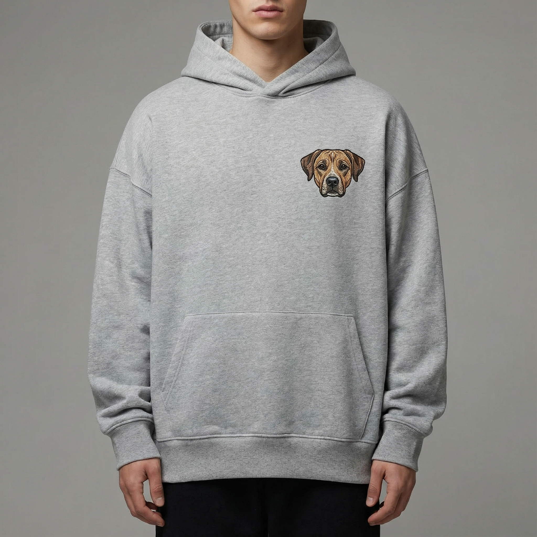 Bluza Oversize Unisex z kapturem z małym haftem pupila